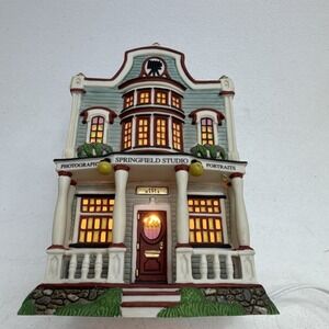 Dept 56 New England Village  Springfield Studio Gift Set #56634